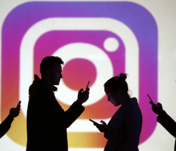 Instagram paylaşılan birdən çox fotolara musiqilərin əlavə edilməsi funksiyasını test edir