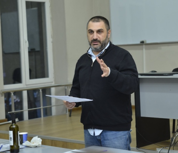 Jepra konsaltinq şirkətinin baş partnyoru Kaxa Maqadze üç əsas
arqumenti dərc edir.
