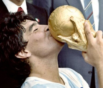 Maradonanın “Qızıl top”u hərraca çıxarılıb