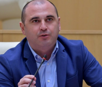 “Vahid Milli Hərəkat” partiyasının sədrliyinə namizəd olan deputat
Levan Xabeişvili VMH-ın ofisində bəyanat verib.